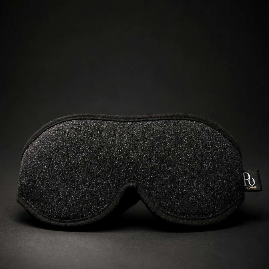 Pure Order 3D blackout slaapmasker, zwart, voorkant met label